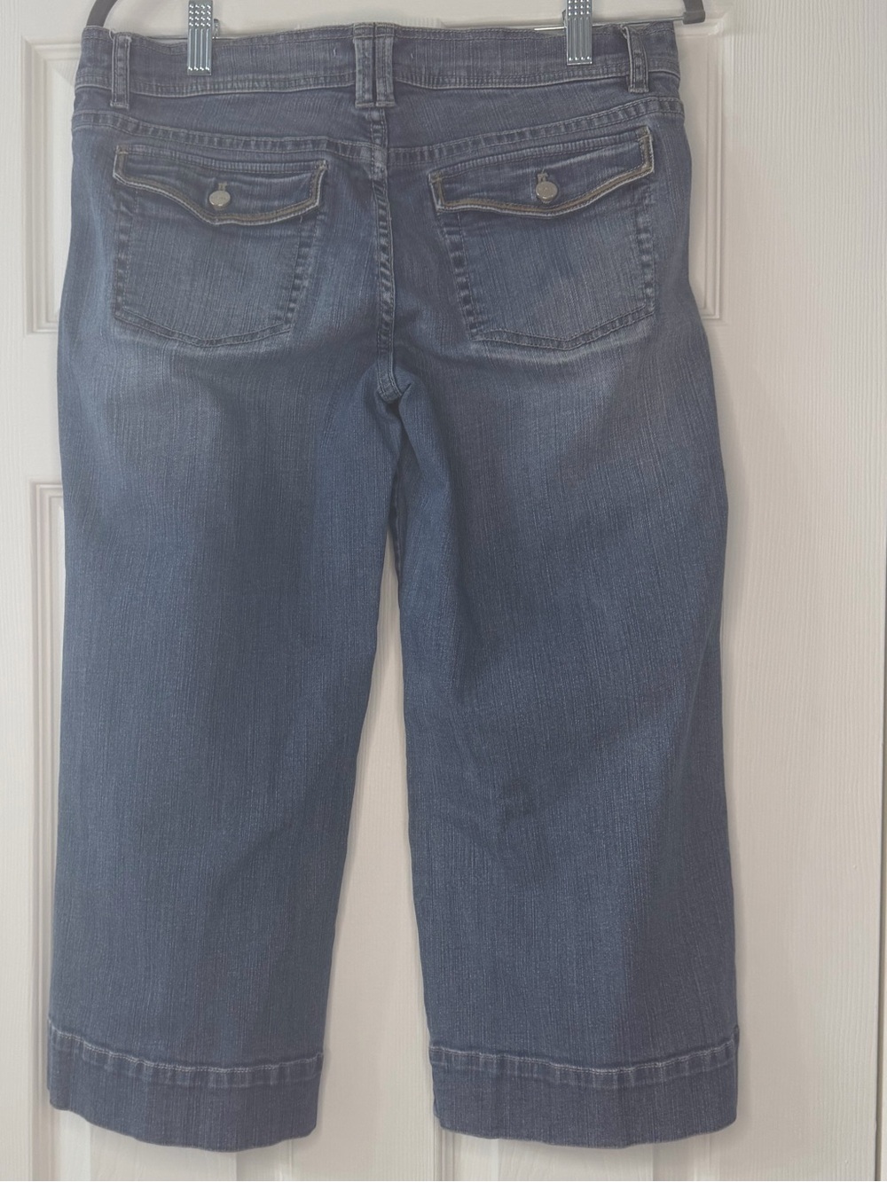 WHBM Noir Crop Wide Leg Mariner Jeans Cuffed Hem Size 8 EUC - Picture 2 of 10